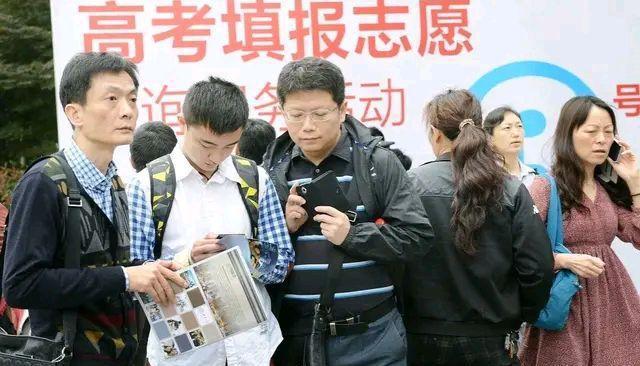 民辦本科vs公辦專科 高考分數過本科線后的十字路口抉擇